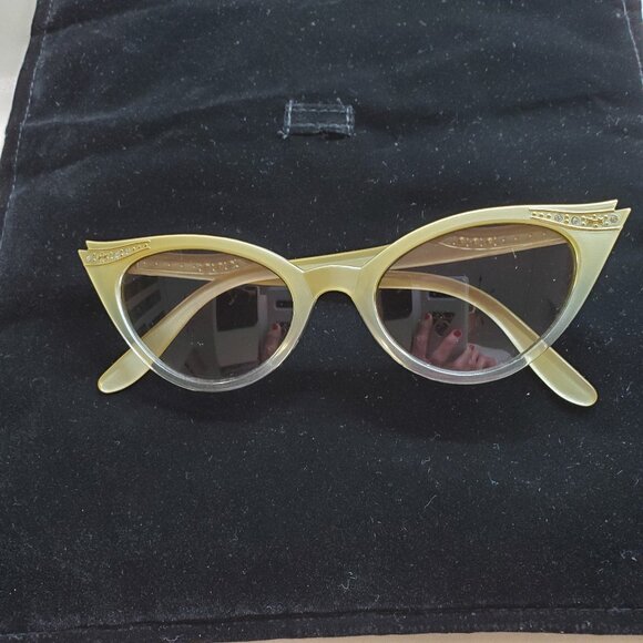 UNKNOWN Accessories - VINTAGE LOOK CAT EYE SUNGLASSES